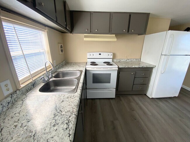 Building Photo - Affordable 1-Bed Mobile Home in Sulphur, L...
