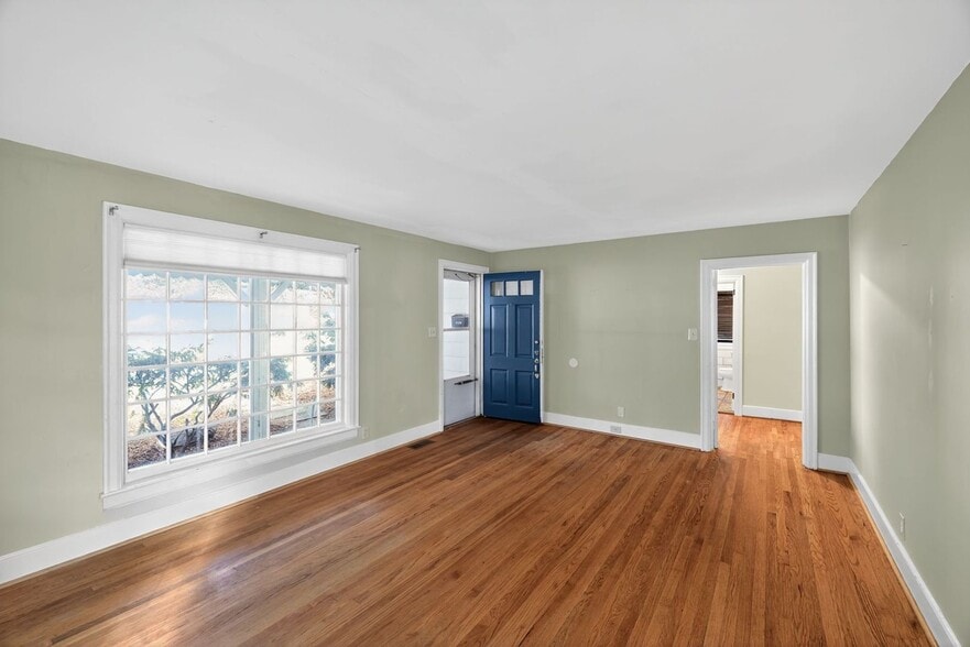 Building Photo - 1106 Elwell Ave