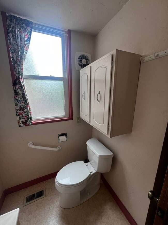 Building Photo - 3-Bedroom 2-bathroom house in Cottage Grove