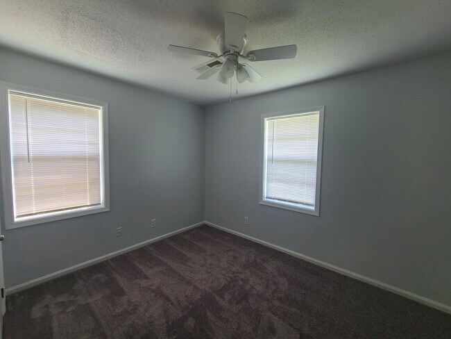 Building Photo - 4 Bedrooms 2.5 Baths, North Columbus