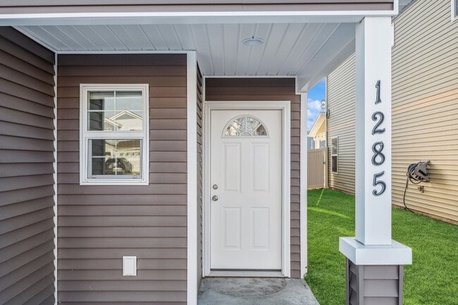 Building Photo - Adorable 3 bedroom. 2.5 bathTownhome in Columbia Falls