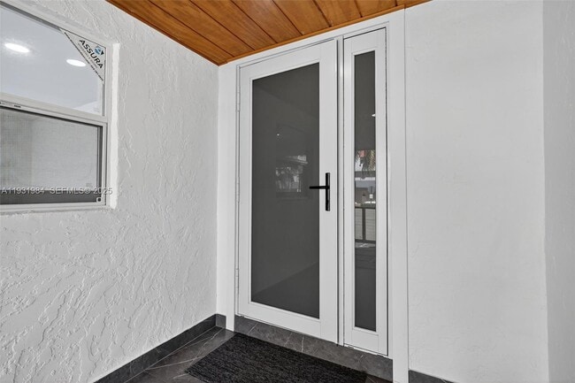 Building Photo - 3830 NE 171 St