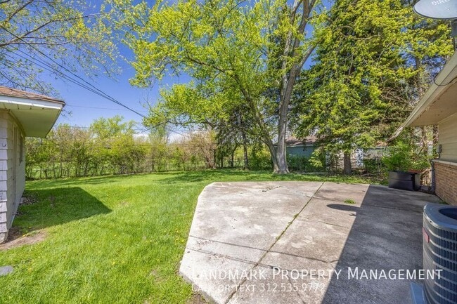 Building Photo - 336 Waldmann Dr