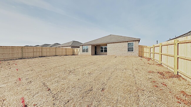 Building Photo - Very Nice 4 Bedroom 2 Bath Home in Yukon S...