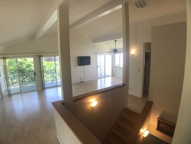 Building Photo - Kaimuki Wilhemina Rise gated home! Spectacular ocean views, garage parking.
