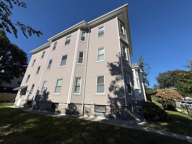 Building Photo - 32 Woodbine St