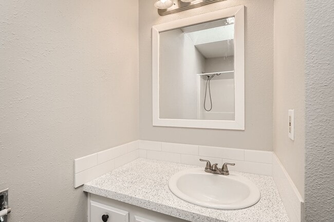 Building Photo - 209 E 36th St