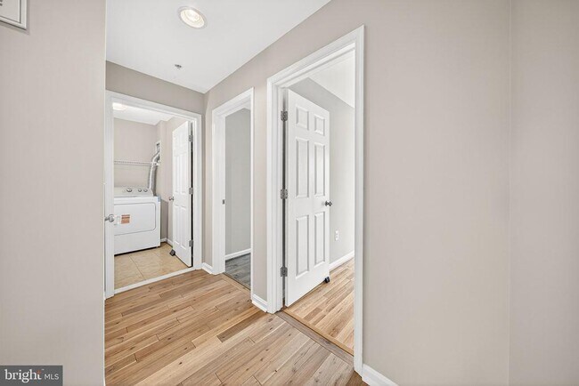 Building Photo - 15825 John Diskin Cir