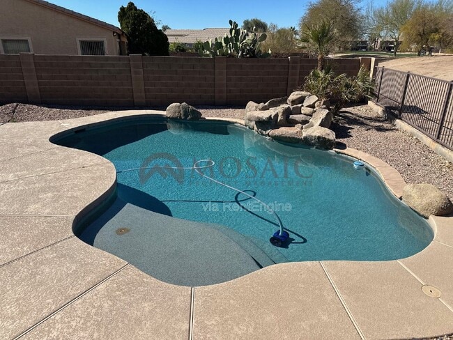 Building Photo - 21316 E Via Del Rancho Rd