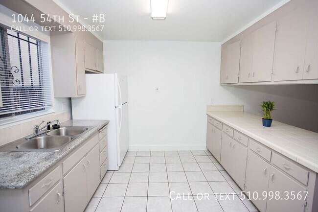 Building Photo - 1044 54th St