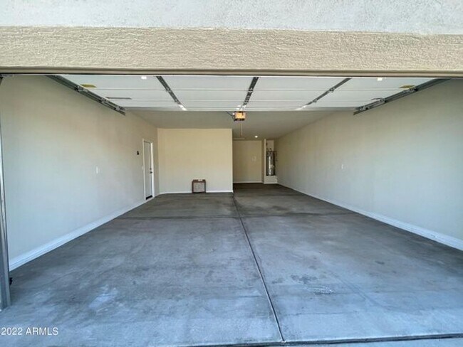 Building Photo - Brand NEW 3 Bed/2Bath never in Crestfield ...