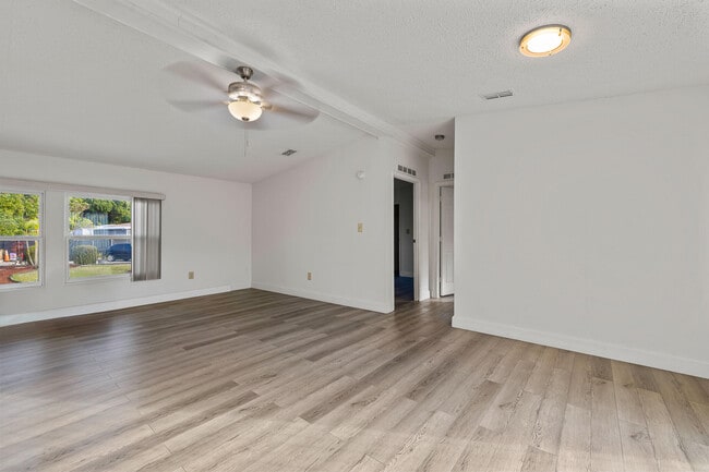 Building Photo - 11831 Bay Pl