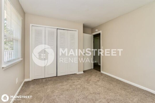 Building Photo - 5906 Whispering Hills Blvd, Louisville, KY...