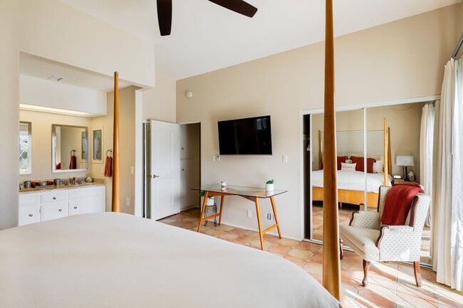 Building Photo - Movie Colony Oasis - Peaceful, Walk to Downtown (Monthly Only - No Long Term)