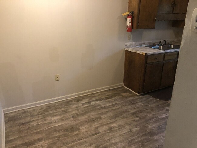 Building Photo - Russell's Chester Duplexes