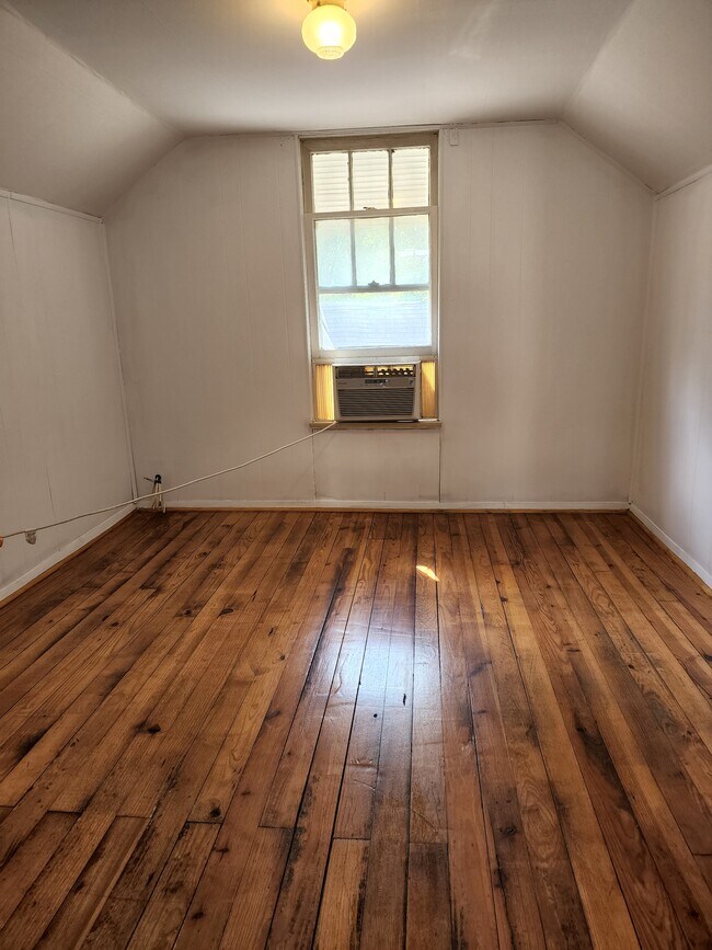 2nd small bedroom upstairs - 6474 Dale Ave
