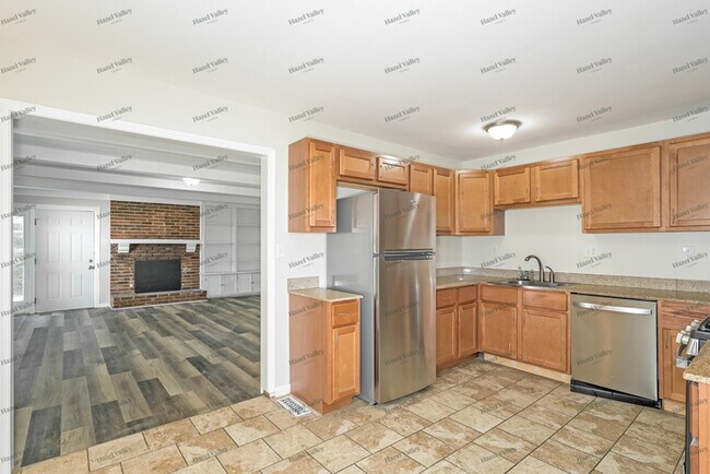 Building Photo - 4938 Tulip Tree Ln