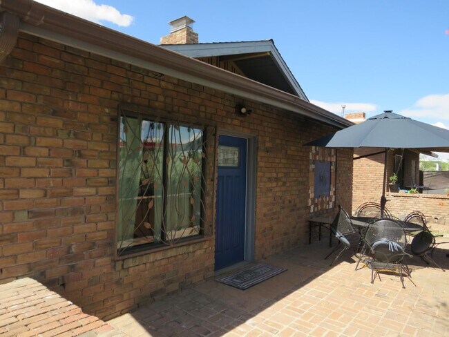 Building Photo - Furnished 2-Bedroom Home in the Historic Feldman Neighborhood – Central/University Area
