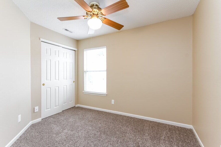 Building Photo - 1178 Kenwood Dr