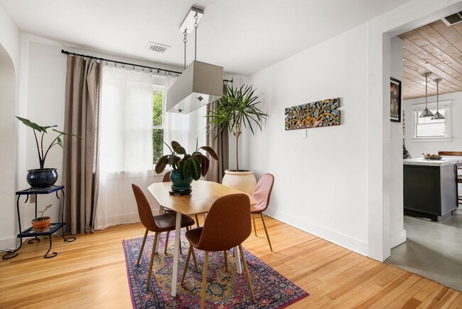 Building Photo - 803 E Ellsworth Ave