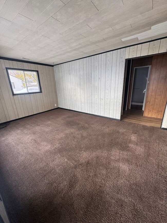 Building Photo - Great home in Waynedale!