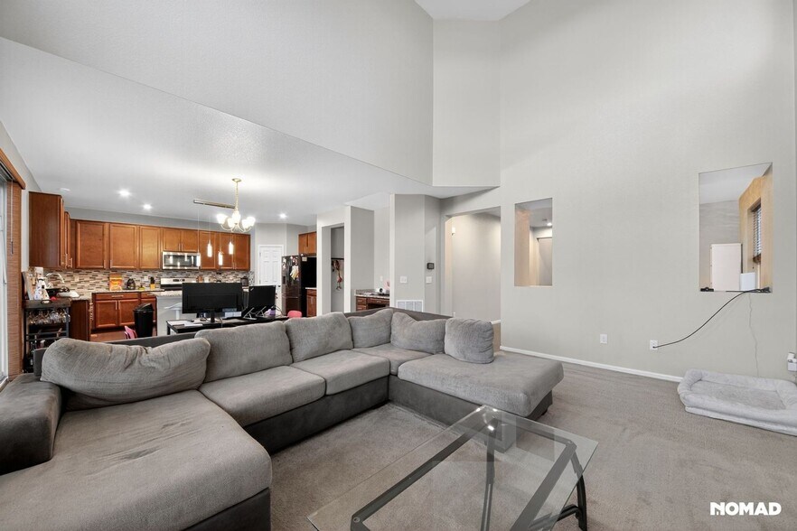 Building Photo - 15980 E Otero Cir