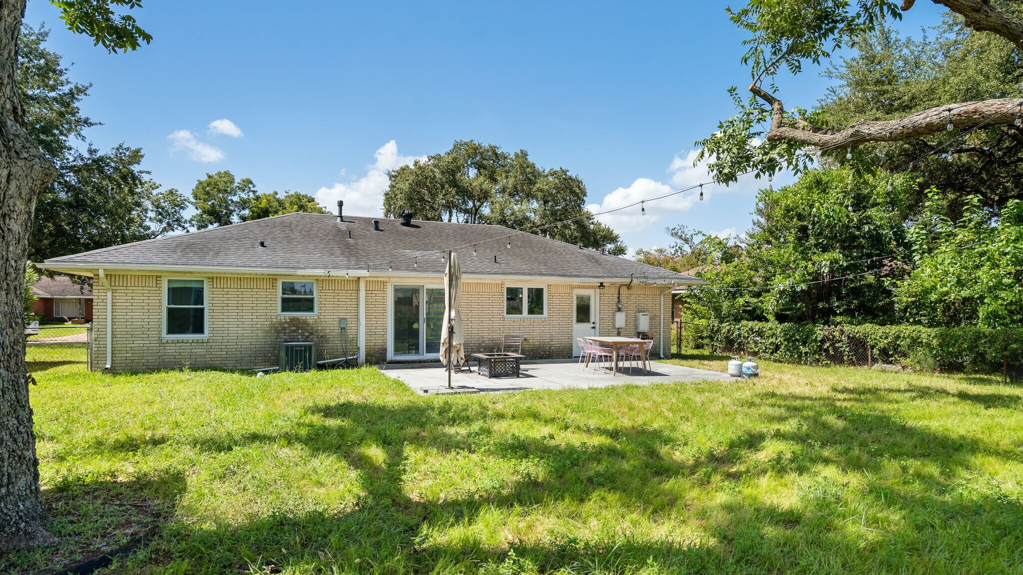 Building Photo - 2206 Stonecrest Dr