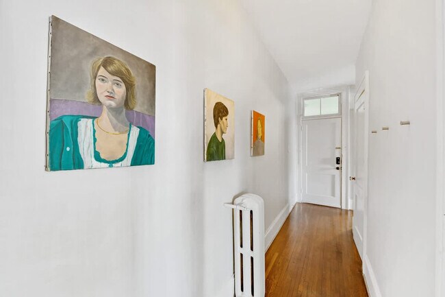 Building Photo - 536 Hawthorne Ln