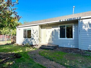 Building Photo - Powellhurst-Gilbert Updated 4 Bedroom/2 Ba...