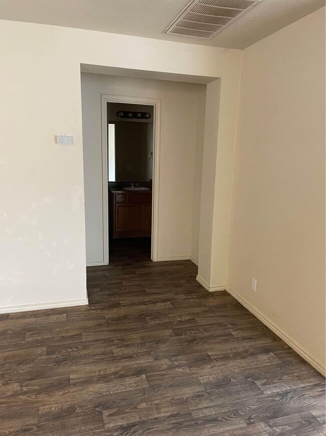 Building Photo - 20805 Trotters Ln