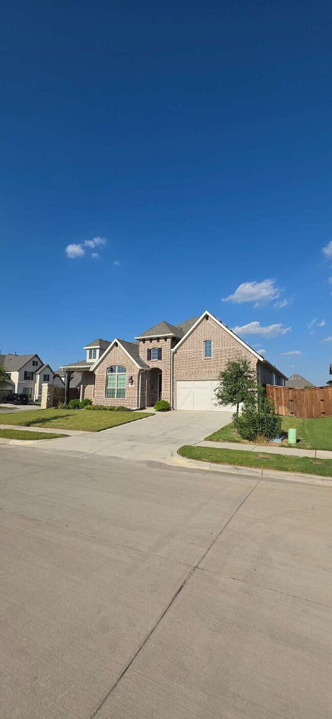 Building Photo - COMING SEPTEMBER - Spectacular Mansfield Retreat with Pool & Outdoor Kitchen!