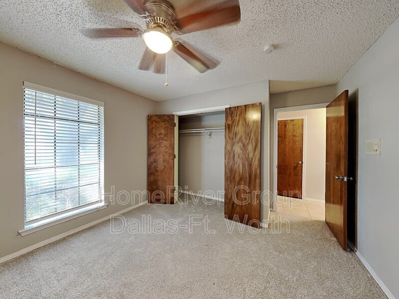 Building Photo - 1108 Huntington Dr