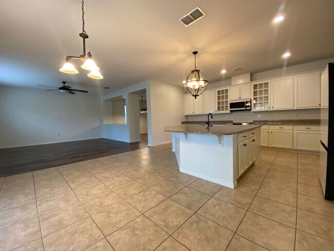 Building Photo - Stunning 5 Bedroom Pool Home in Orchard Hi...