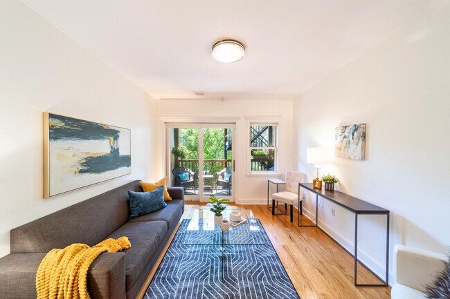 Building Photo - 139 Morris St