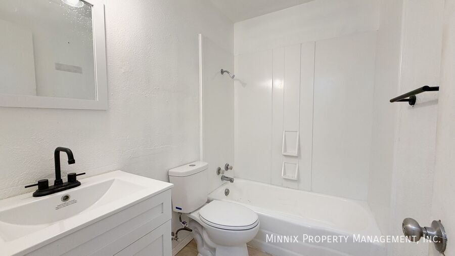 Building Photo - 5005 Avenue W