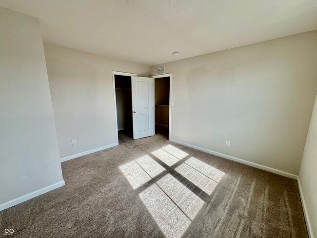 Building Photo - 830 McArthur Dr