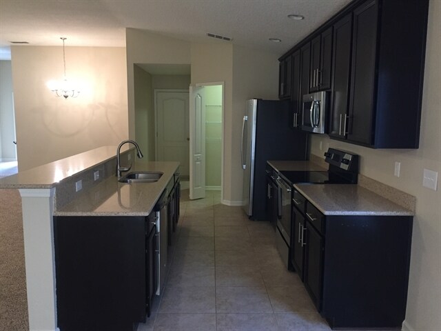 Building Photo - 372 W New England Dr