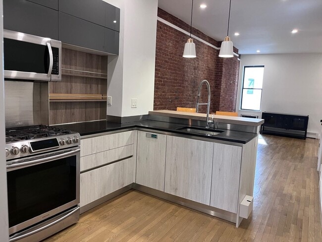 Building Photo - 259 12th St