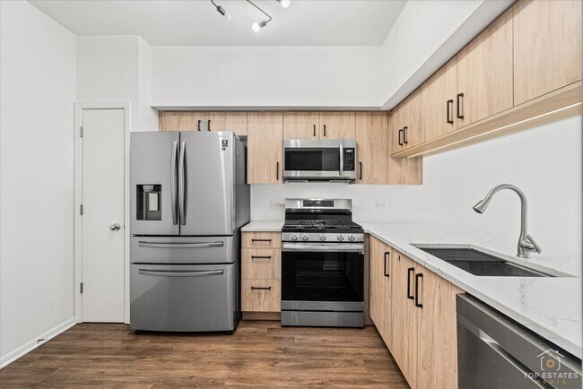 Building Photo - 1260 Cranbrook Dr