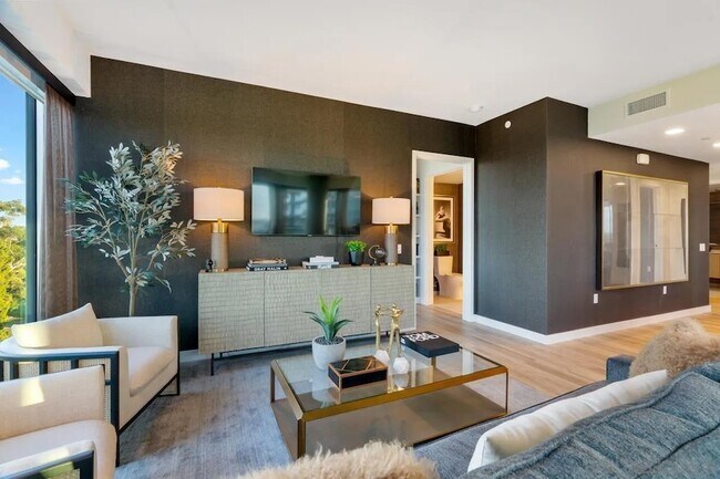 Building Photo - 525 Olive St