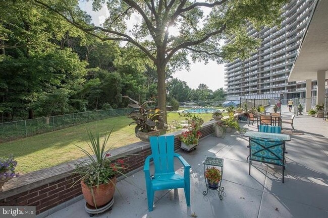 Building Photo - 3900 W Ford Rd