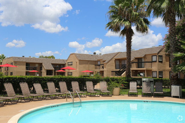 Pool - Woodchase Apartments