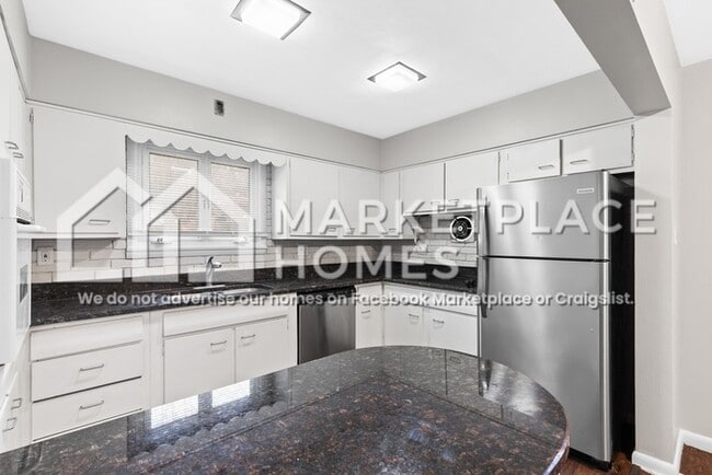 Building Photo - 746 Jefferson Rd