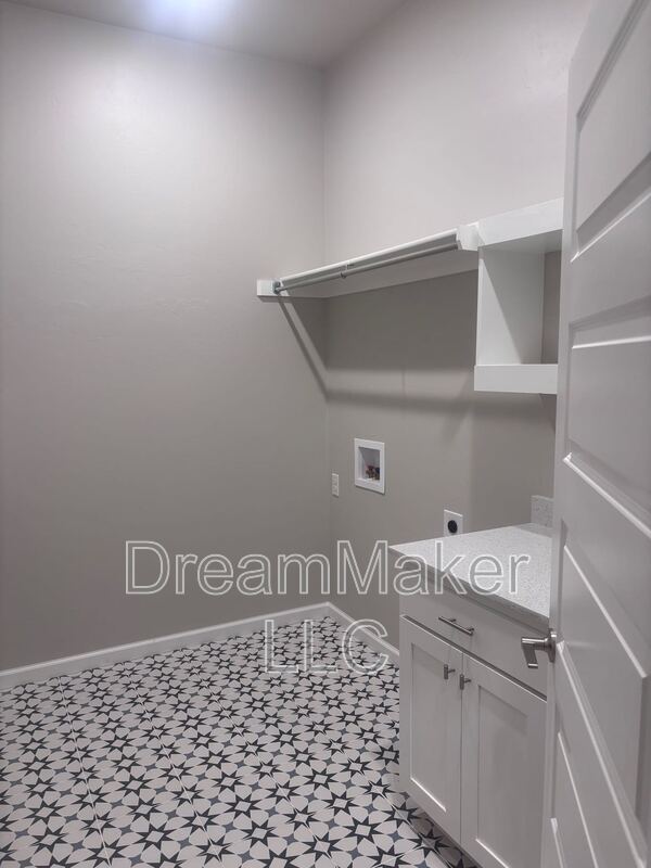 Building Photo - 3010 Hollow Crest Ln