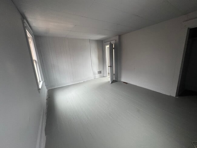 Building Photo - 719 Steel St