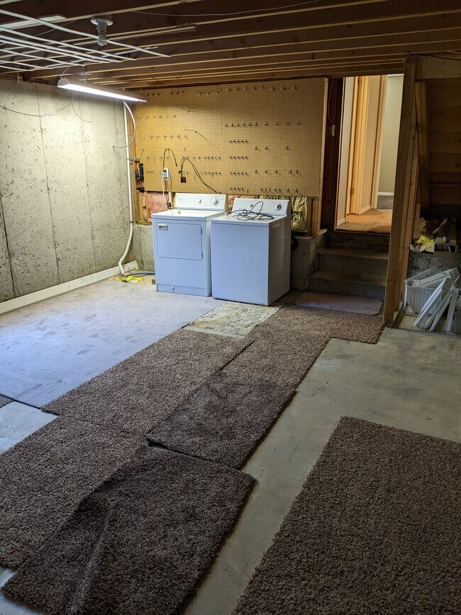 Building Photo - 387 E 3550 N