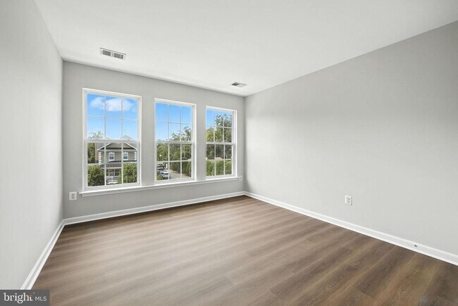 Building Photo - 4705 Manor Dr