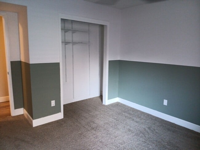 Building Photo - 3 Bedroom, 2 Bathroom Home! Schedule a Showing Today!