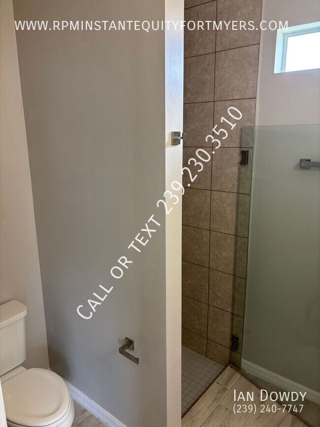 Building Photo - 704 Hightower Ave S