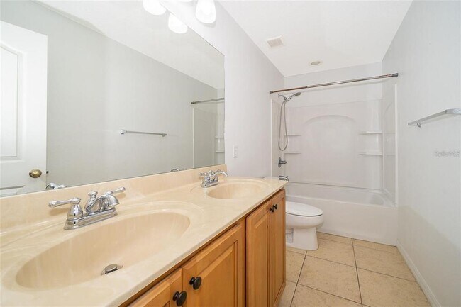 Building Photo - 337 Alfani St